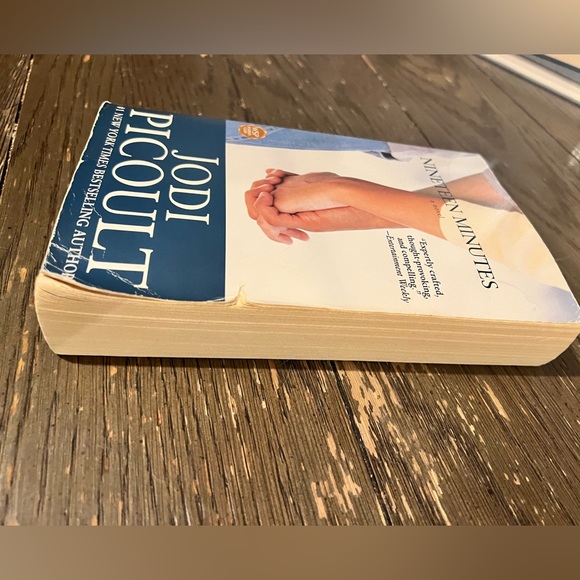 📚BUY 2 GET 1 FREE Nineteen Minutes by Jodi Picoult - Picture 3 of 3